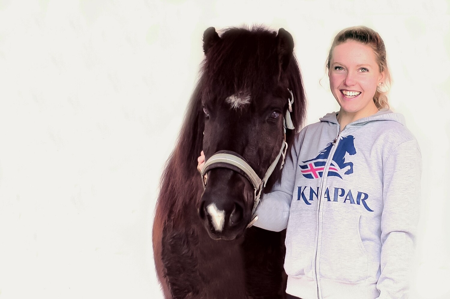 "HLÝTT" - cozy zipper hoodie for Icelandic horse fans and riders