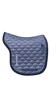 SKÍNA - Satteldecke mit Glamour &amp; Schick!