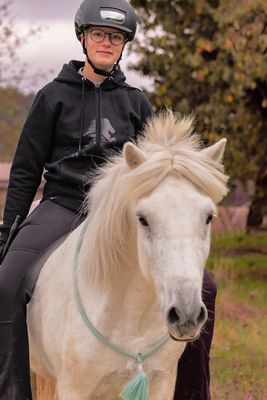 &quot;HLÝTT&quot; - cozy zipper hoodie for Icelandic horse fans and riders