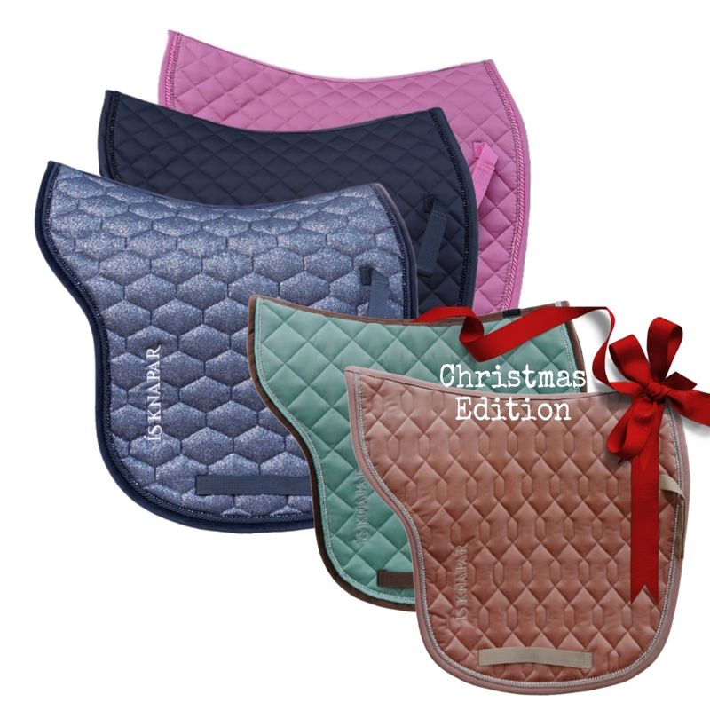 SKÍNA - Satteldecke mit Glamour & Schick! SKÍNA - Satteldecke mit Glamour & Schick!