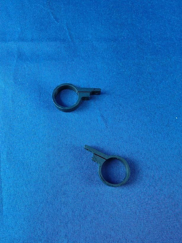 #3012-2;   Klemmhalter für Heckservo  (2 Stück)
