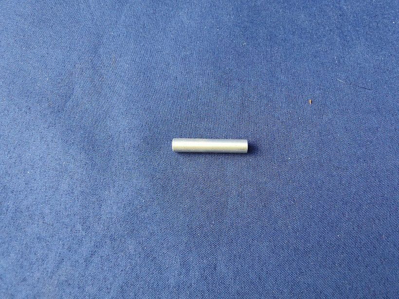 #1046-P;   Abstandsbolzen