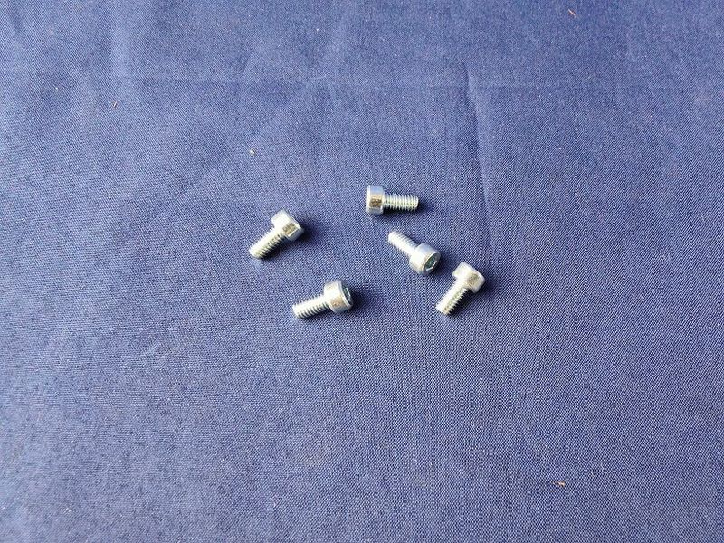#M4-8-912-88-V-5; ISK M4 x 8 DIN 912 8.8 (5 Stück) #M4-8-912-88-V-5; ISK M4 x 8 DIN 912 8.8 (5 Stück)