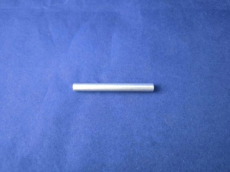 #2006;   Bolzen ø 5,8 x 58