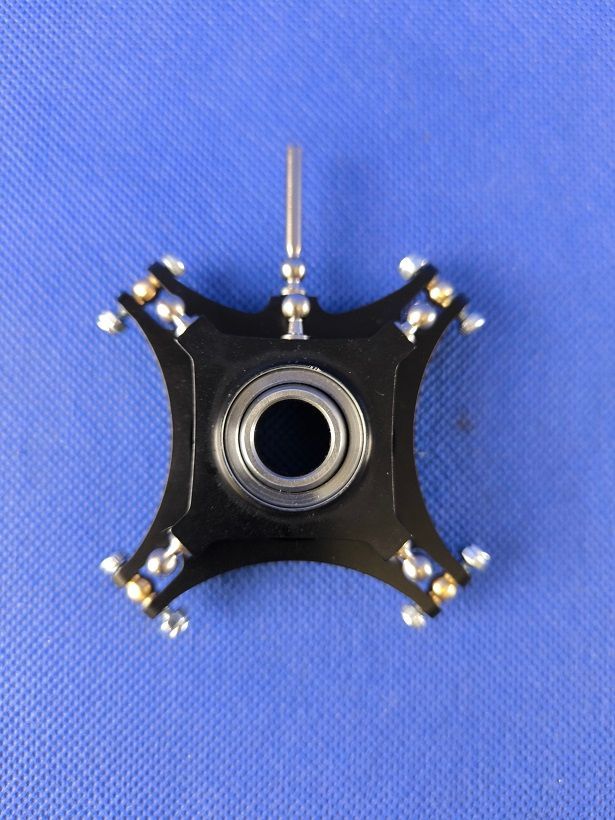 #7200-4-12-S;  4-Blatt Taumelscheibe 90°  für  ø12mm