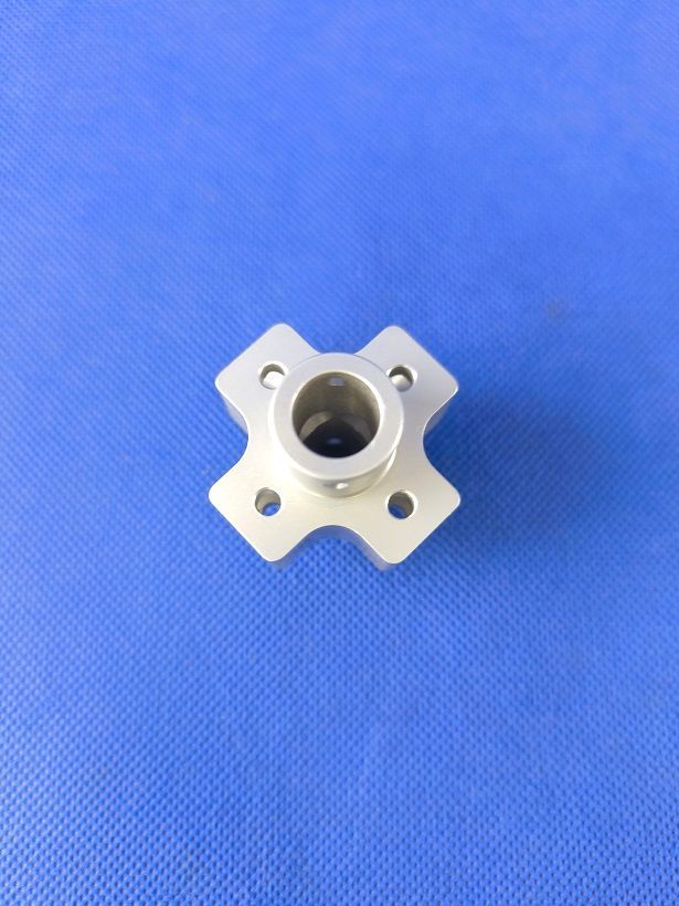 #1100-4-12; 4-Blatt Rotorkopfzentralstück für ø12mm "Rotorwelle" in Natur