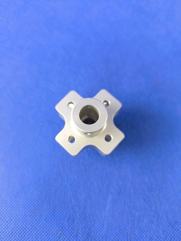 #1100-4-10; 4-Blatt Rotorkopfzentralstück für ø10mm "Rotorwelle" in Natur