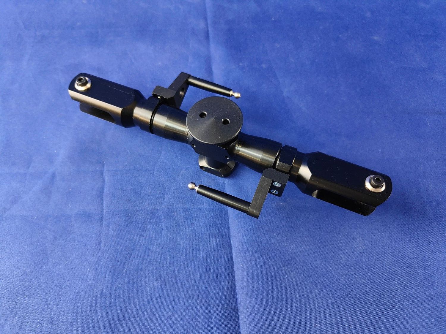#2000-2-12K-84-F3C-S;  2-Blatt Rotorkopf F3C 700 Serie ø12mm; Dämpfung 84mm in SCHWARZ