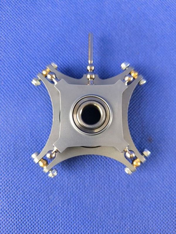 #7200-4-10; 4-Blatt Taumelscheibe 90° für ø10mm #7200-4-10; 4-Blatt Taumelscheibe 90° für ø10mm