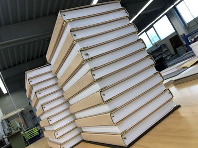 Bücher und Begleithefte