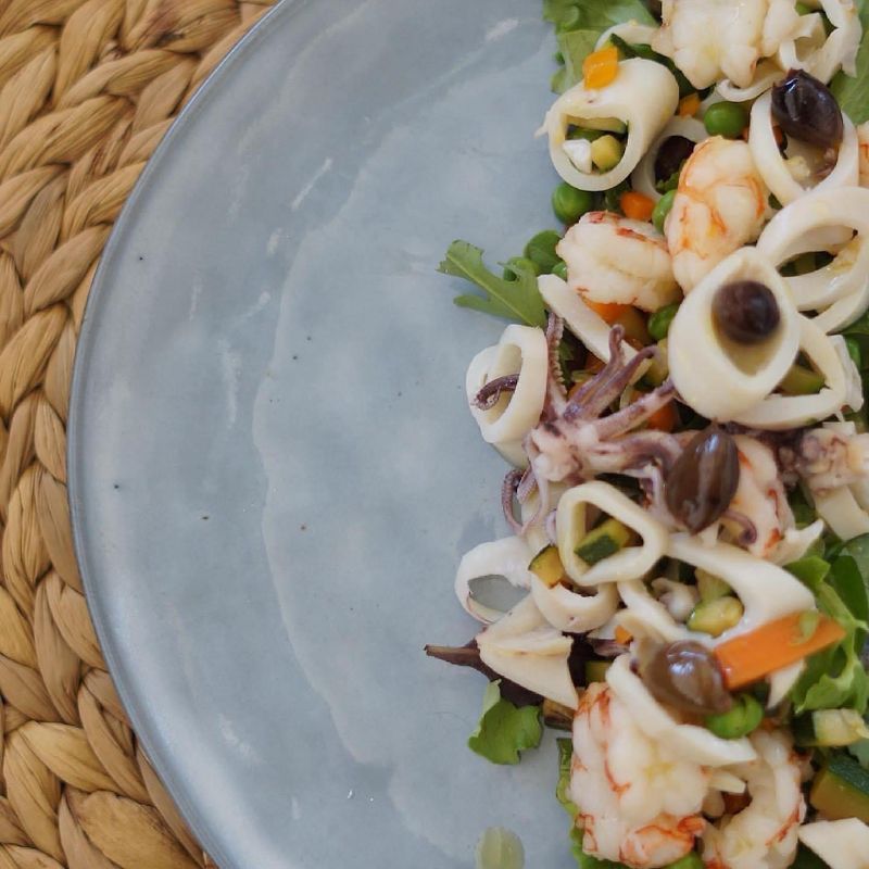Insalata di calamari, gamberi e mayo alla paprika