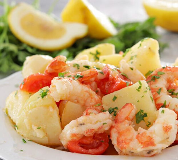 Gamberi alla catalana con pomodorini e basilico