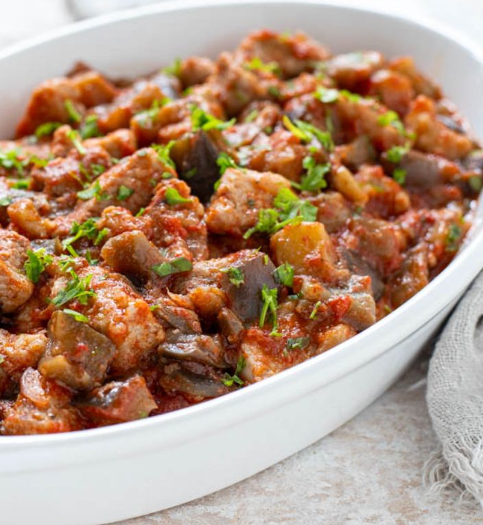 Stracotto di agnello con ceci, melanzane e menta