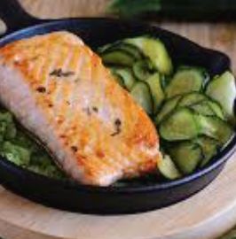 SALMONE AL FORNO CON BROCCOLI PROFUMATI