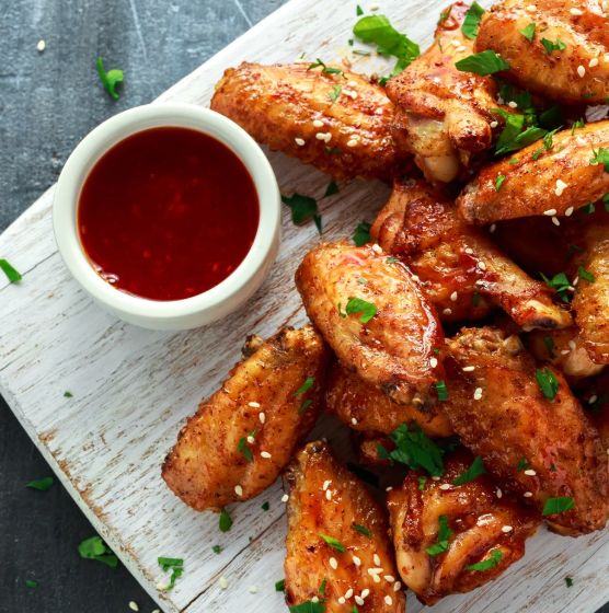 Alette di pollo alla birra e salsa senape e miele