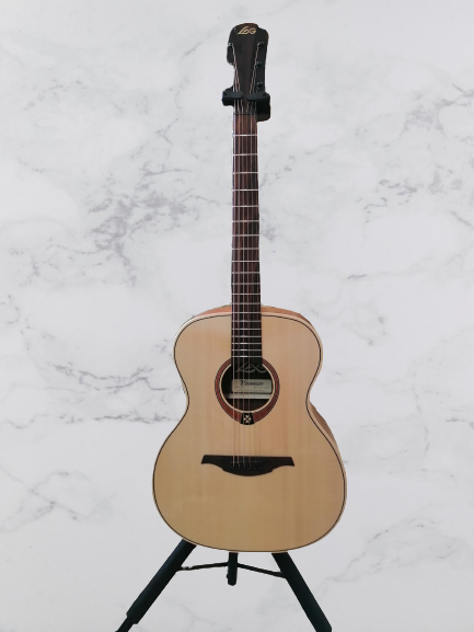 Lâg - GLA T70A Auditorium  hyvibe
Notre première lag hyvibe Installation réalisée par nos soins