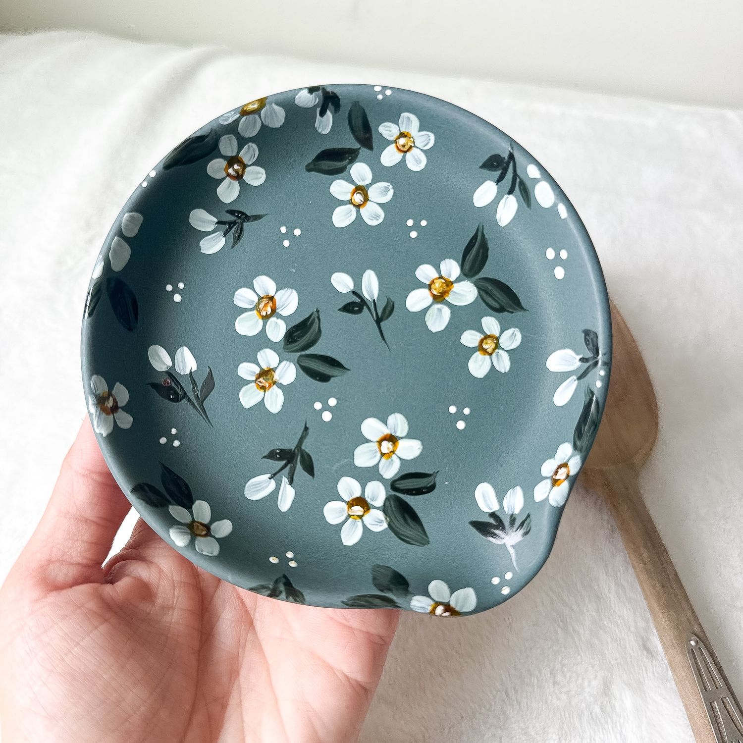 Ceramic Dish | Jewelry or Spoon Rest - Cottage Core Daisies Ceramic Dish | Jewelry or Spoon Rest - Cottage Core Daisies