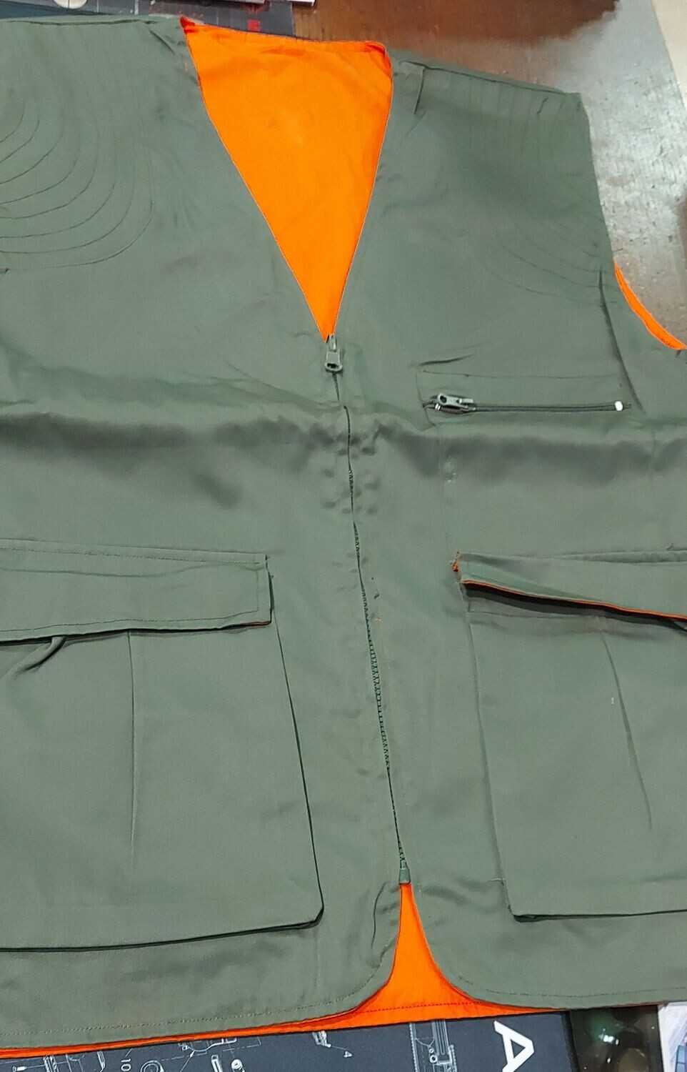 FOLLOW ME - GILET CACCIA  ARANCIO FLUO/VERDE MILITARE
 Gilet Caccia reversibile in Cotone e Taslan -
 VARIE MISURE DISPONIBILI