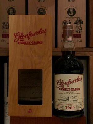 Glenfarclas 41 Jahre Family Cask 1969/2010 Release VI mit 0,7L und 56,2% Glenfarclas 41 Jahre Family Cask 1969/2010 Release VI mit 0,7L und 56,2%