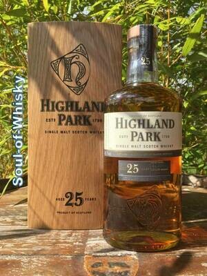 Highland Park 25 Jahre mit Holzkiste 0,7 mit 45,7%