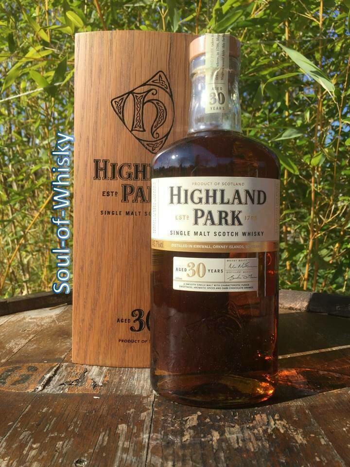 Highland Park 30 Jahre mit 0,7 L und 45.7%
