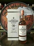 Laphroaig 30 Jahre Limited Edition mit 0,7 L und 53,5%