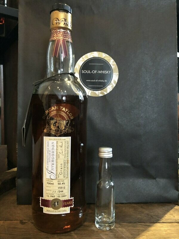 Invergordon 41 Jahre Sample mit 2cl und 50,4% Invergordon 41 Jahre Sample mit 2cl und 50,4%