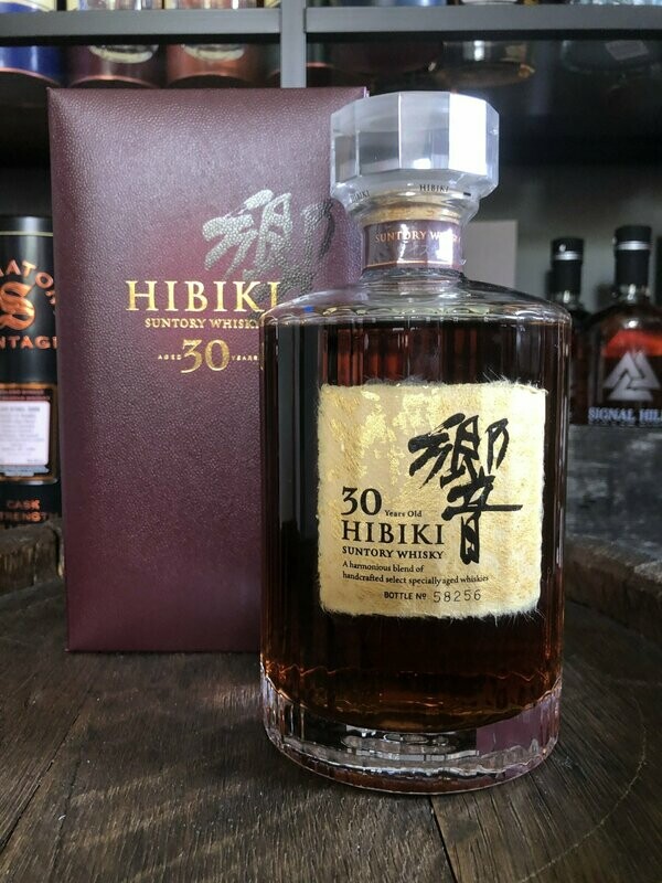 Hibiki 30 Jahre mit 0,7 und 43% Hibiki 30 Jahre mit 0,7 und 43%