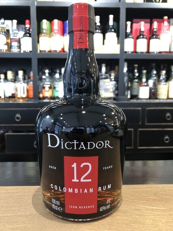 Dictador 12 Jahre mit 0,7L und 40% Dictador 12 Jahre mit 0,7L und 40%