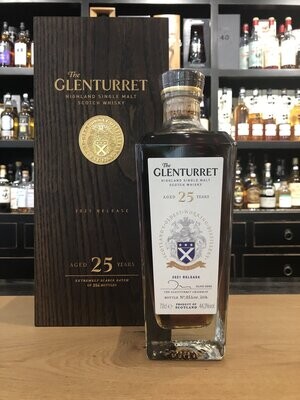 Glenturret 25 Jahre mit 0,7l und 45,5% in edler Holzkiste Glenturret 25 Jahre mit 0,7l und 45,5% in edler Holzkiste