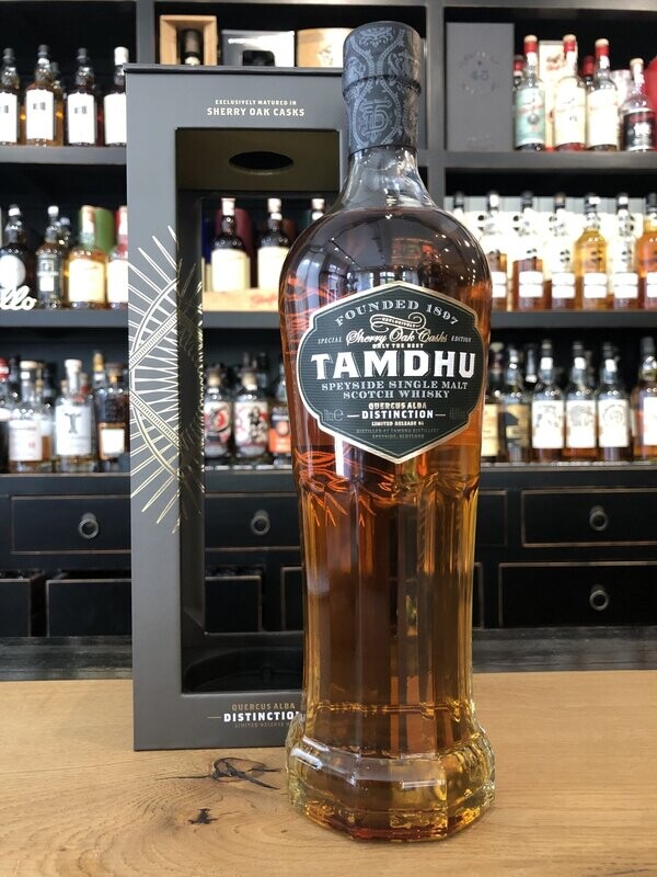 Tamdhu Quercus Alba Distinction Limited Release 01 mit 0,7l und 48% Tamdhu Quercus Alba Distinction Limited Release 01 mit 0,7l und 48%