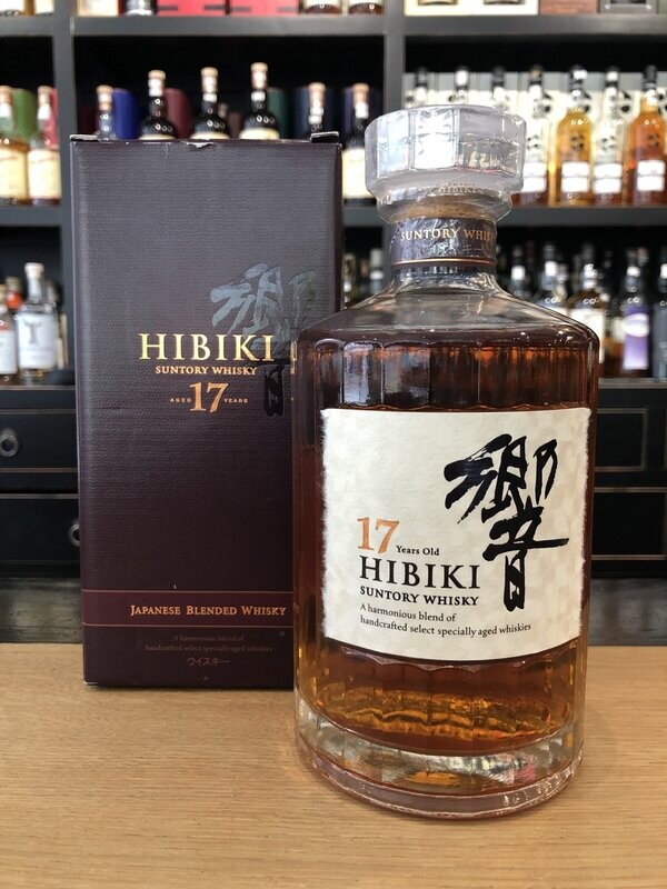 Hibiki 17 Jahre Alte Abfüllung mit 0,7 und 43% Hibiki 17 Jahre Alte Abfüllung mit 0,7 und 43%