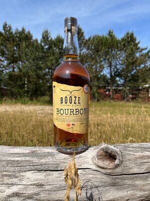 Booze Bourbon Whiskey mit 0,7L und 45% Booze Bourbon Whiskey mit 0,7L und 45%