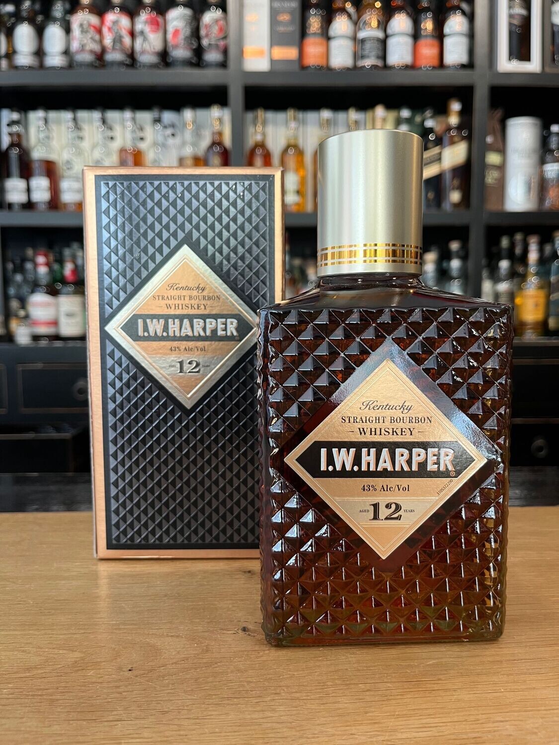 I.W. Harper 12 Jahre mit 0,7l und 43%