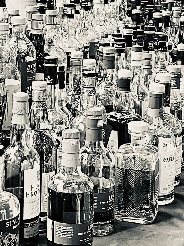 Let us empty bottles - get together DO 05.06.2025, 19:00 - 21:00 Uhr Let us empty bottles - get together DO 05.06.2025, 19:00 - 21:00 Uhr