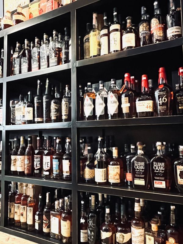 Bourbon & American WHISKEY-TASTING DO 08.05.2025, 19:00 Uhr Bourbon & American WHISKEY-TASTING DO 08.05.2025, 19:00 Uhr