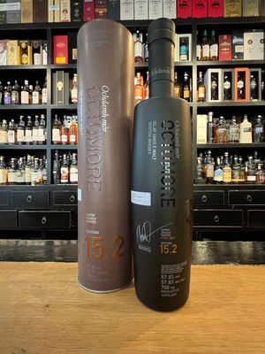 Octomore 15.2 Bruichladdich mit 0,7L und 57,9% Octomore 15.2 Bruichladdich mit 0,7L und 57,9%