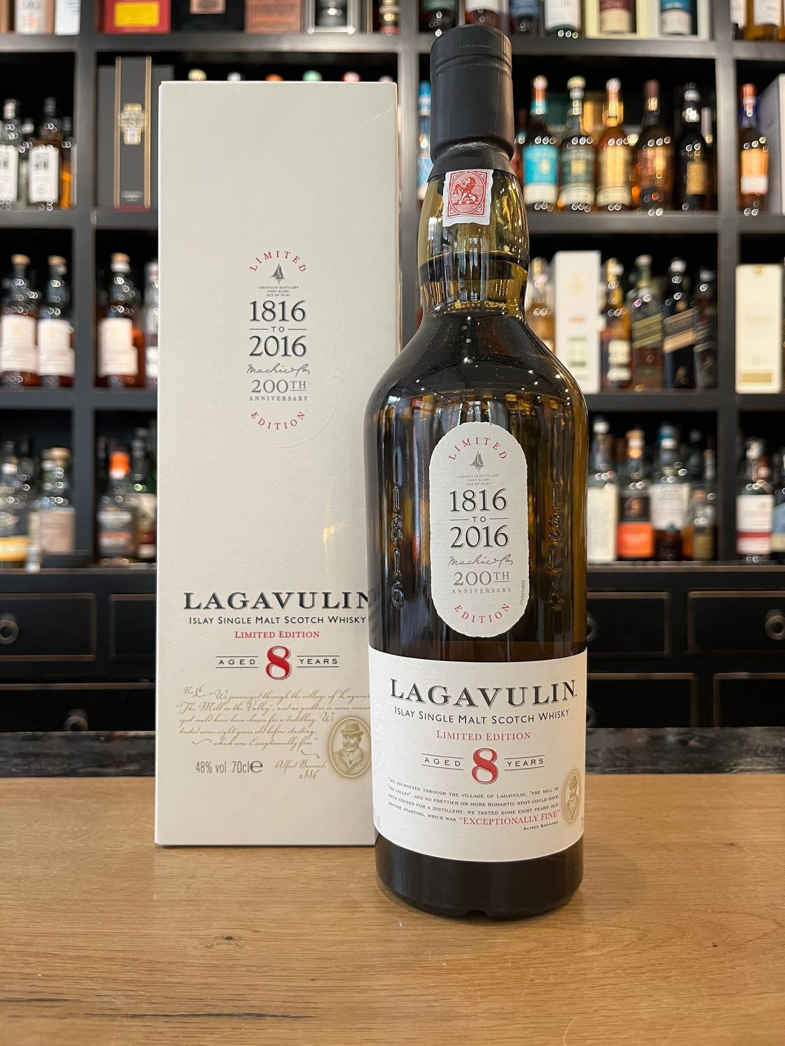 Lagavulin 8 Jahre Limited Edition 200th Anniversary mit 0,7L und 48%