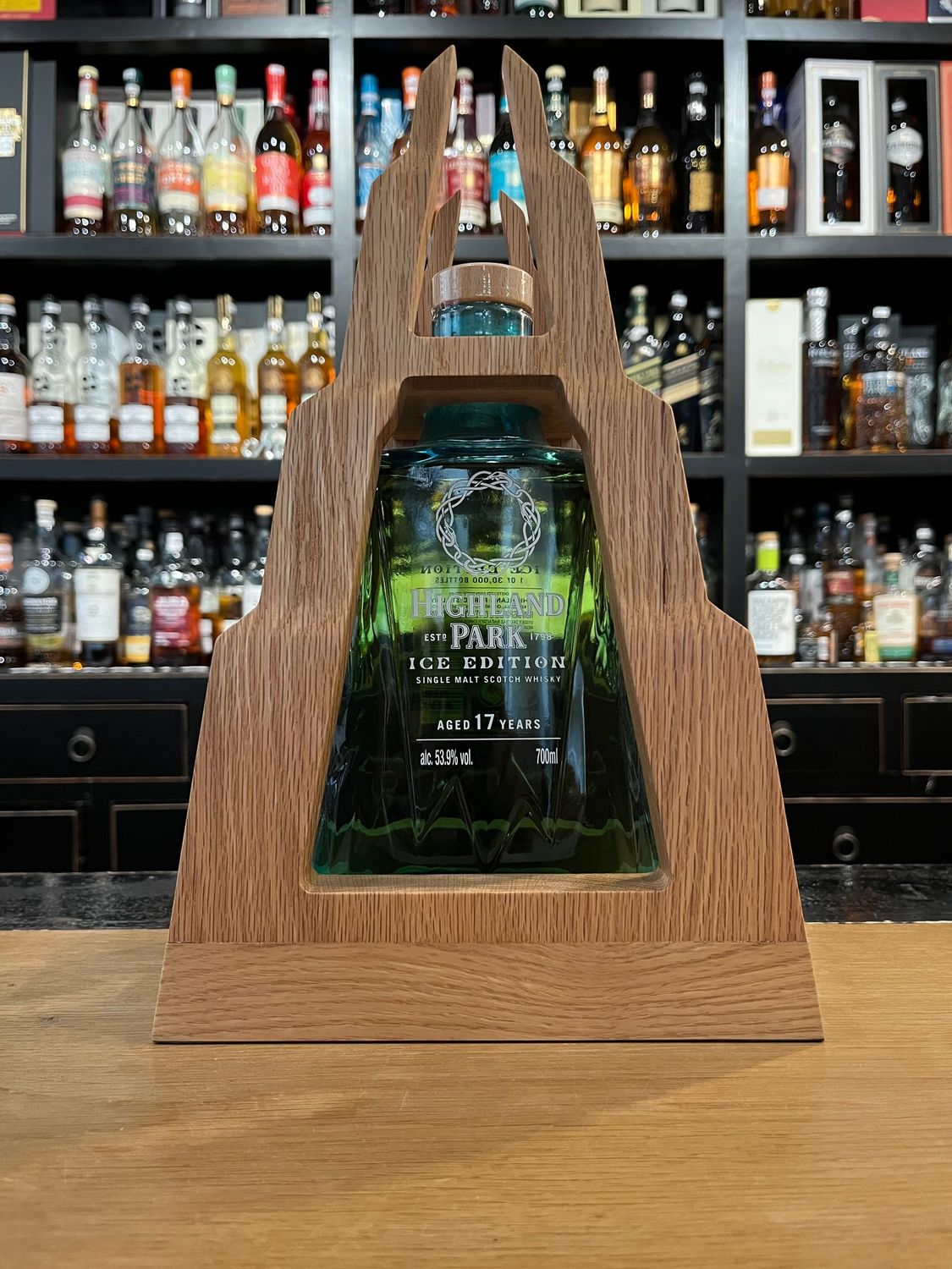 Highland Park 17 Jahre Ice Edition mit 0,7 L und 53,9%