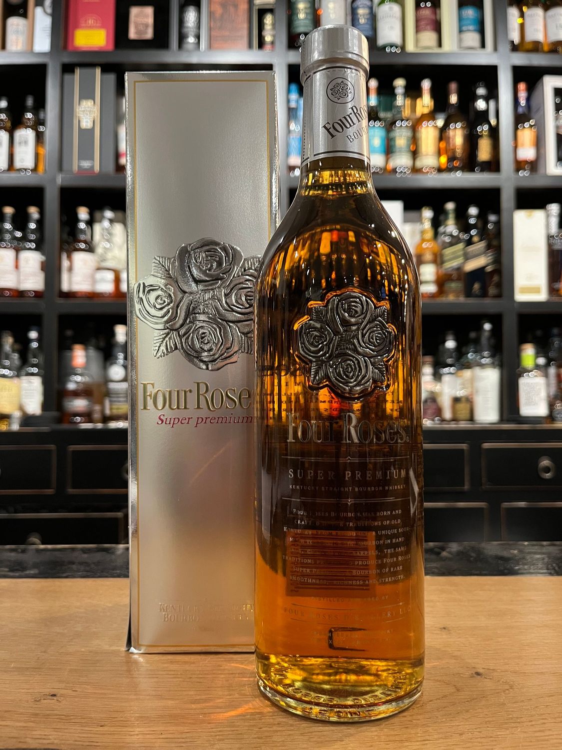 Four Roses Super Premium Japan Exclusive mit 0,7L und 43%