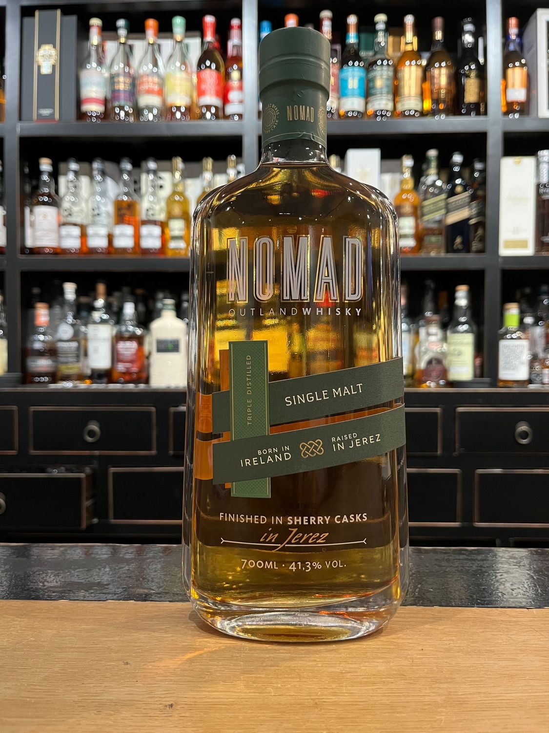 Nomad Outland Whiskey Single Malt Triple Distilled mit 0,7L und 41,3%