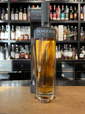 Penderyn Rich Oak (aus Wales) mit 0,7L und 46% Penderyn Rich Oak (aus Wales) mit 0,7L und 46%