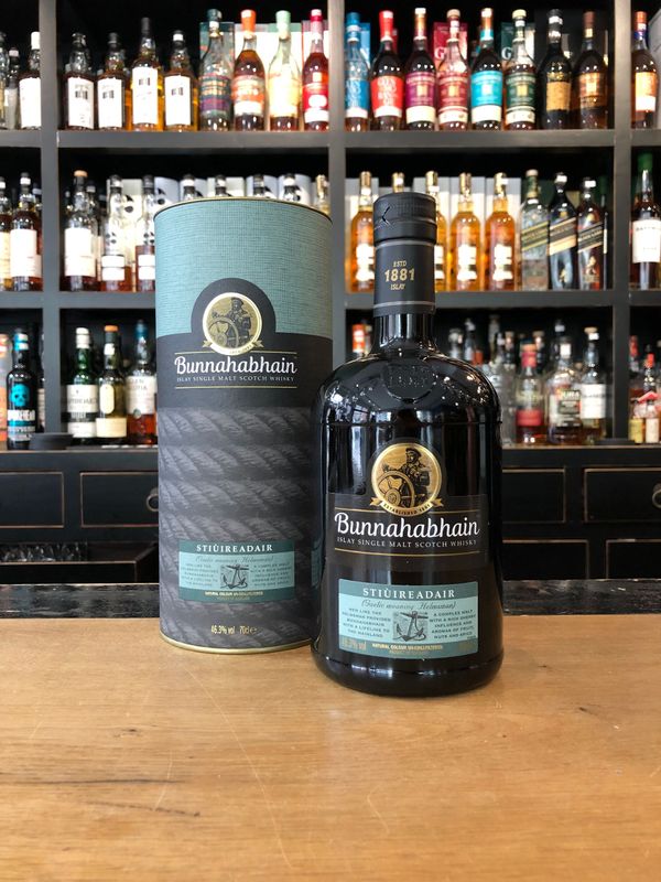 Bunnahabhain Stiùireadair mit 0,7 L und 46,3% Bunnahabhain Stiùireadair mit 0,7 L und 46,3%