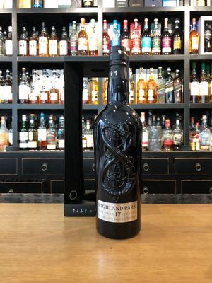 Highland Park The Dark 17 Jahre mit 0,7 L und 52,9% Highland Park The Dark 17 Jahre mit 0,7 L und 52,9%