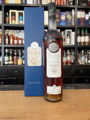 Ron Roble Viejo 8 Jahre Extra Anejo mit 0,7l und 40% Ron Roble Viejo 8 Jahre Extra Anejo mit 0,7l und 40%