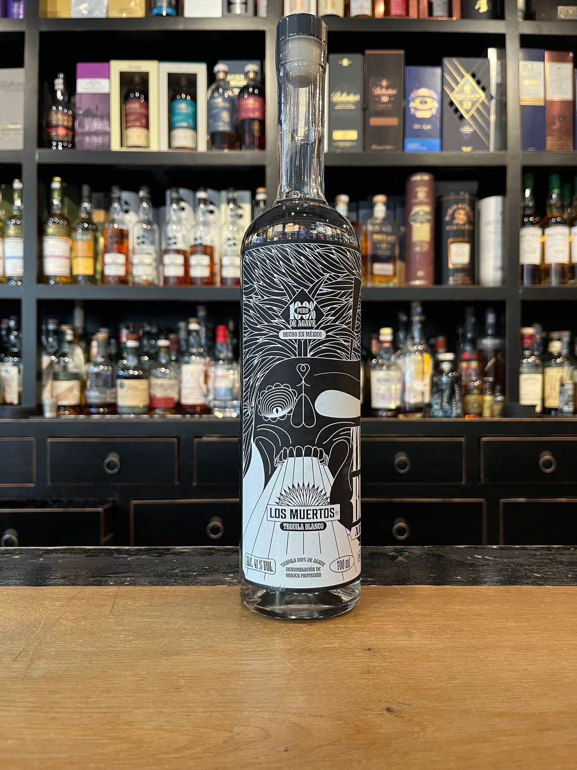 Los Muertos Tequila Blanco mit 0,7 L und 41%