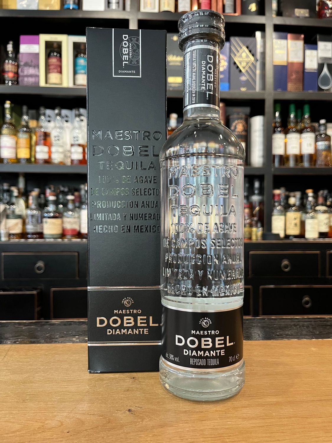 Maestro Dobel Diamante Cristalino Tequila mit 0,7 L und 38%