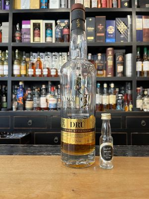 Indri Dru Single Malt Whisky Sample mit 2cl und 57,2%