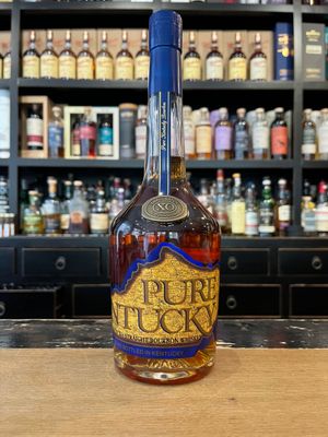 Pure Kentucky XO Bourbon mit 0,7l und 53,5% Pure Kentucky XO Bourbon mit 0,7l und 53,5%