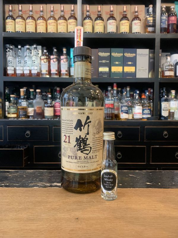 Nikka 21 Jahre Pure Malt Sample mit 2cl und 43% Nikka 21 Jahre Pure Malt Sample mit 2cl und 43%
